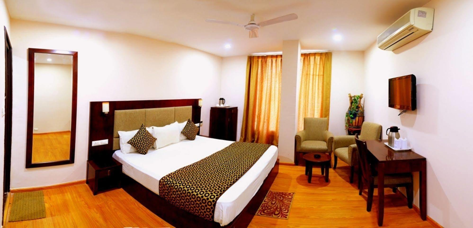 Hotel Royal Palm - A Budget Hotel In Udaipur Buitenkant foto