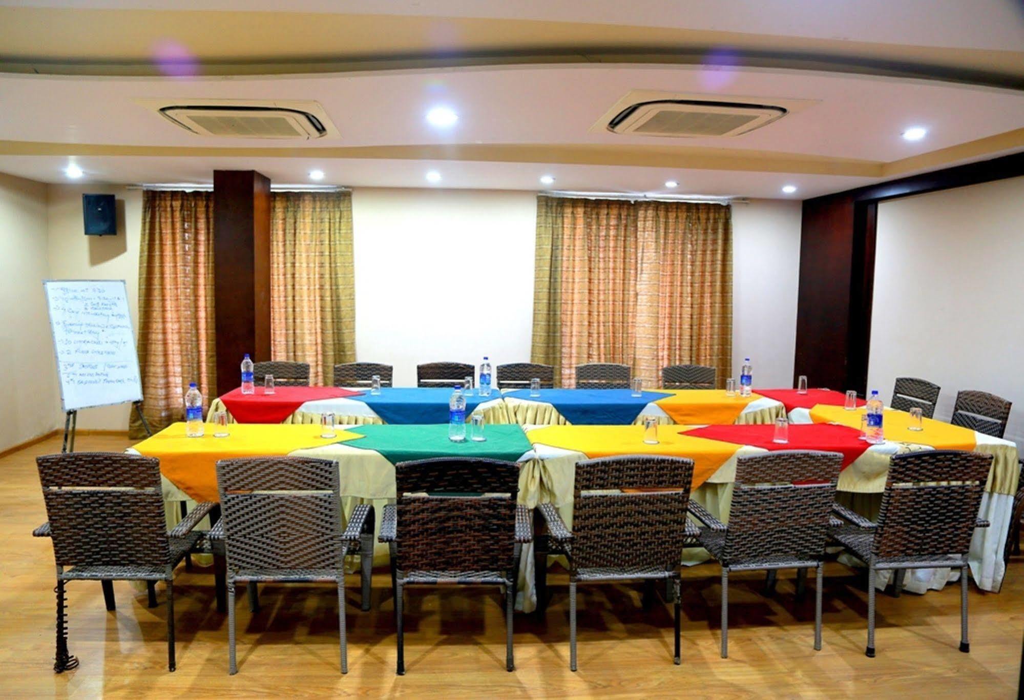 Hotel Royal Palm - A Budget Hotel In Udaipur Buitenkant foto