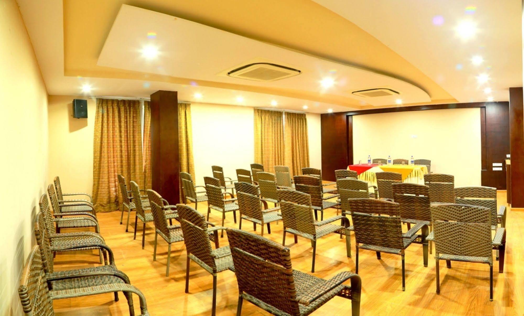 Hotel Royal Palm - A Budget Hotel In Udaipur Buitenkant foto