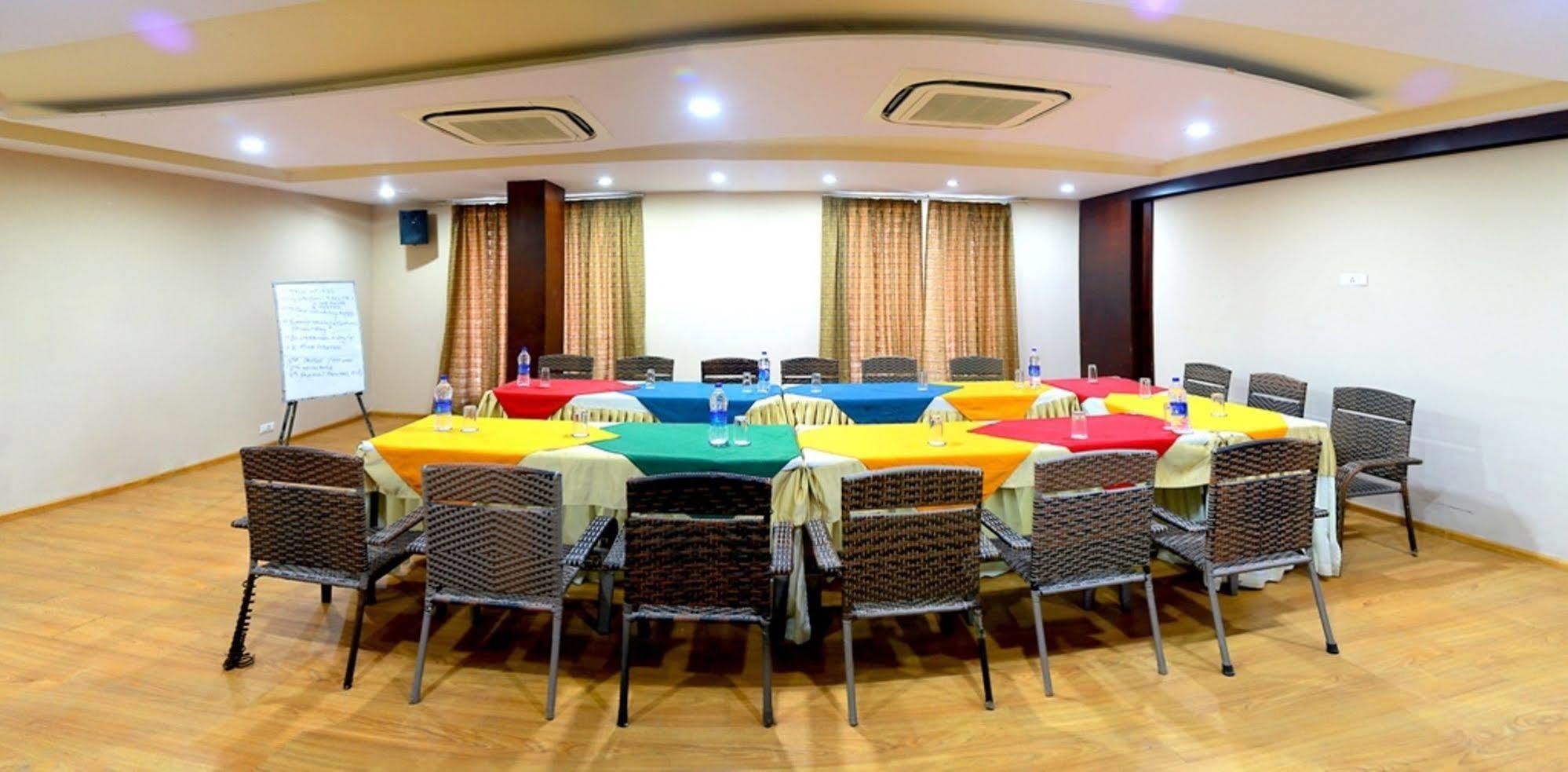Hotel Royal Palm - A Budget Hotel In Udaipur Buitenkant foto